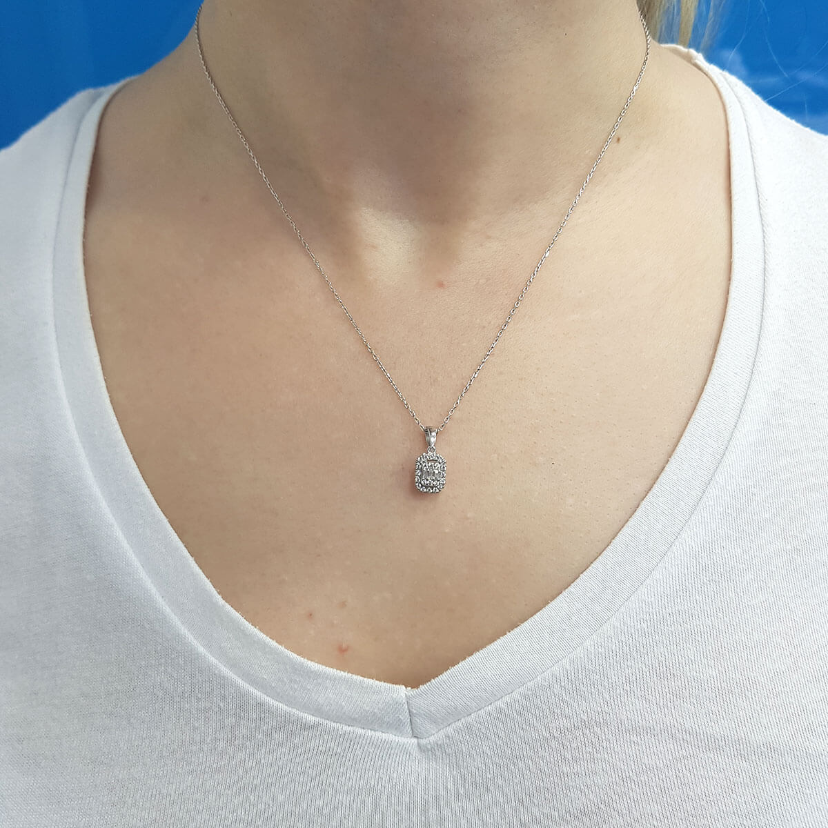 0,17 Karat Baget Pırlanta Kolye - IDL Sertifikalı