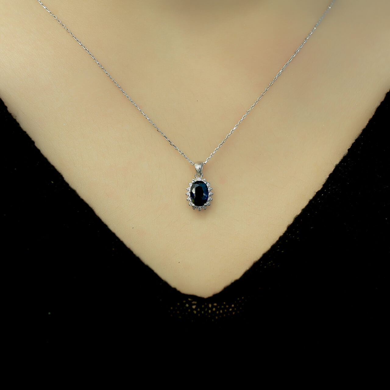 Pırlantalı Oval Safir Anturaj Kolye